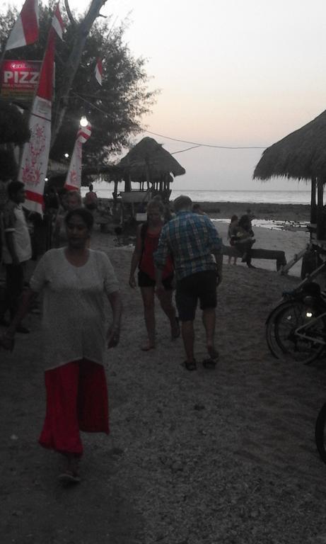Coral Beach Pizza Cottages Gili Trawangan Zewnętrze zdjęcie