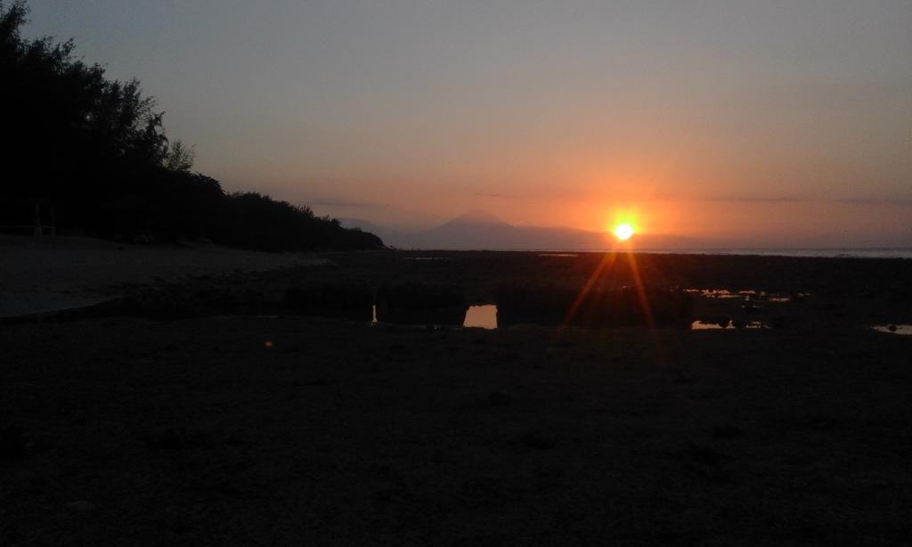 Coral Beach Pizza Cottages Gili Trawangan Zewnętrze zdjęcie