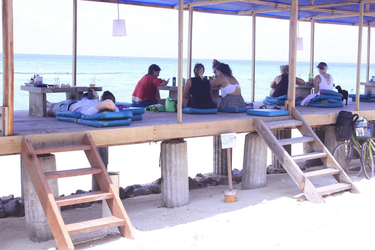 Coral Beach Pizza Cottages Gili Trawangan Zewnętrze zdjęcie